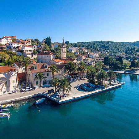 Stunning apartment in Splitska w/ 1 Bedrooms Buitenkant foto