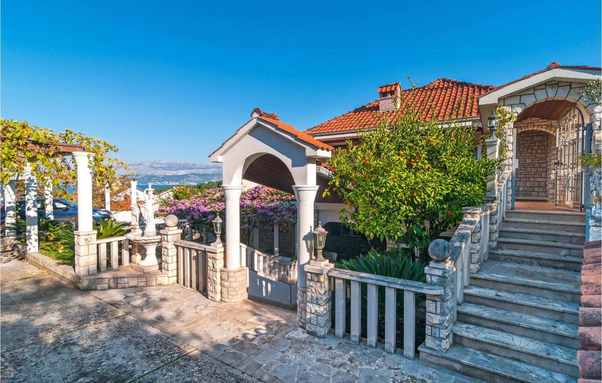 Stunning apartment in Splitska w/ 1 Bedrooms Buitenkant foto